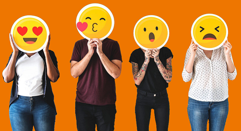 Παγκόσμια ημέρα χαμόγελου:  Aπό το πρώτο  :-) στα 3,521 emojis σήμερα