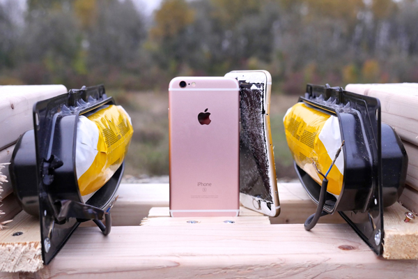 Αερόσακοι σκάνε με δύναμη πάνω σε ένα iPhone 6S [video]