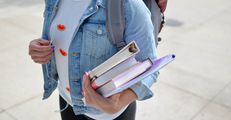 Back to school: Η top 5 λίστα με τα gadget που πρέπει να έχεις στην φοιτητική τσάντα σου