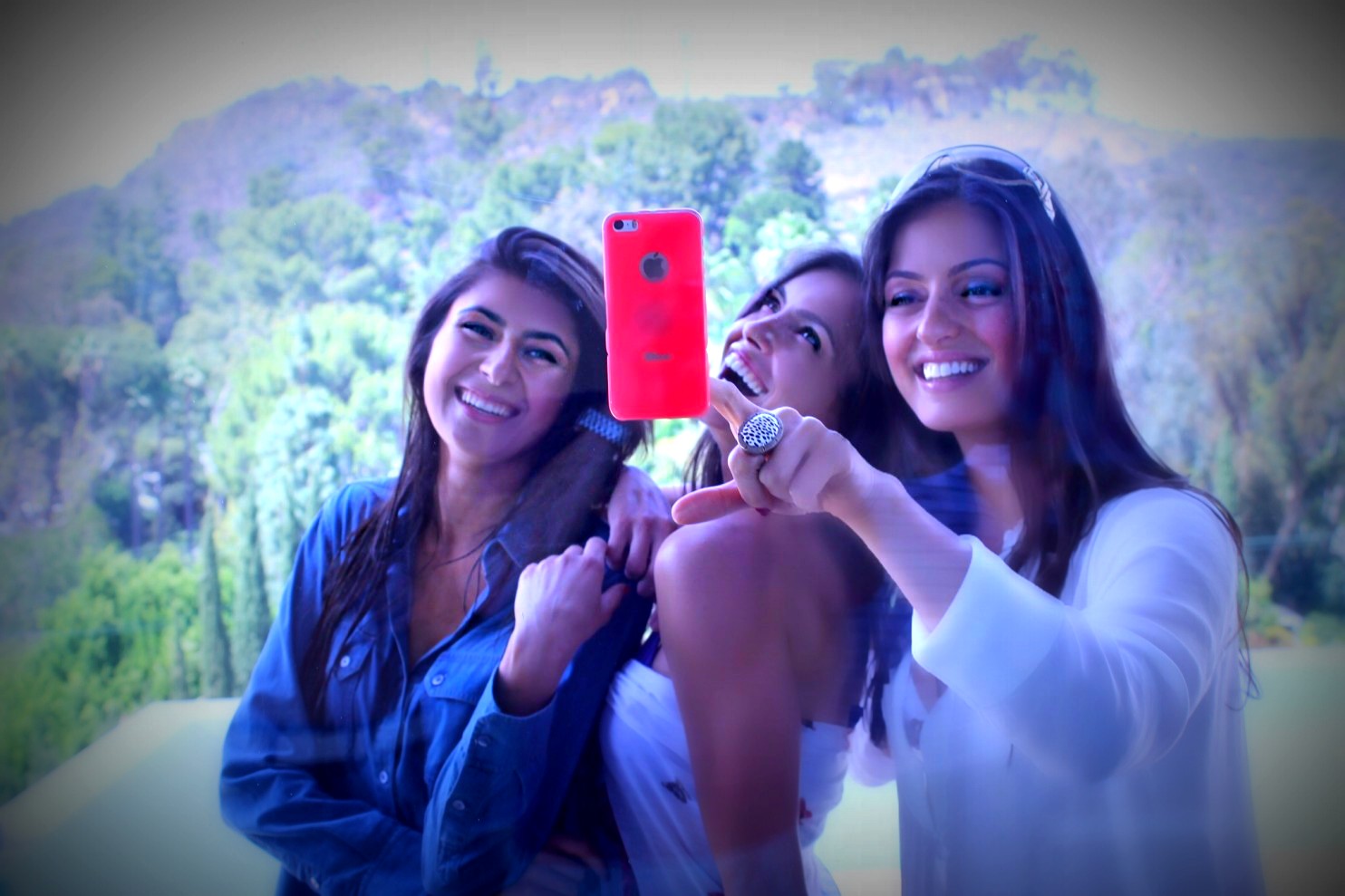 ExoFab: οι πιο fashion θήκες αλλά και το απόλυτο gadget για selfie!