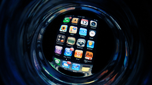 Τι κάνεις αν σου πέσει το iPhone σε νερό