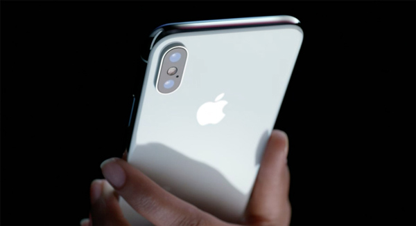 iPhone X χρήστες αναφέρουν ξαφνικό σπάσιμο του κρυστάλλου της πίσω κάμερας