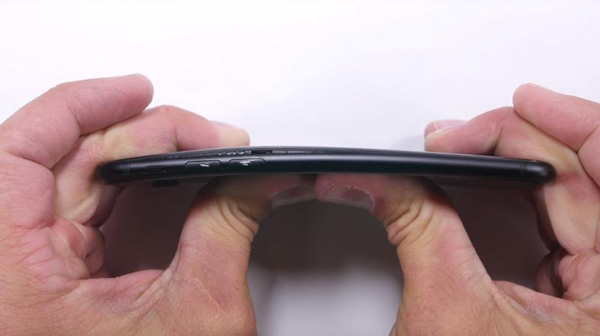 Το iPhone 7 δοκιμάζεται σε ένα «σκληρό» τεστ αντοχής [video]