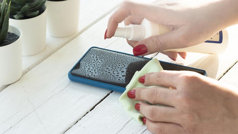Μπορεί ένα smartphone να χαλάσει από τον καθαρισμό;