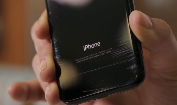 JetBlack iPhone 7: Πόσο απίστευτα εύκολα μπορεί να γδαρθεί απ’ την καθημερινή χρήση [video]