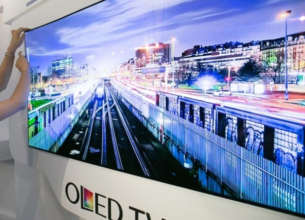H smart οθόνη που θα κολλάει ως ταπετσαρία στον τοίχο από την LG